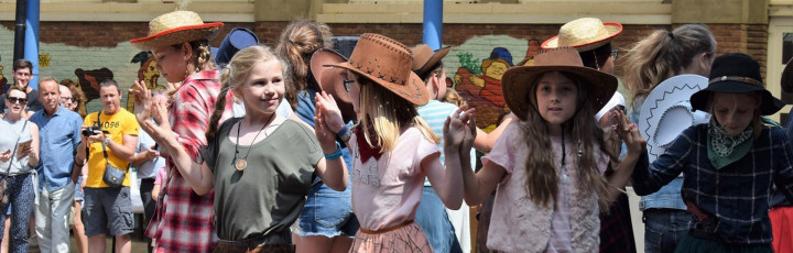 Schoolfeest Cowboys en Indianen